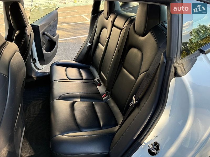 Седан Tesla Model 3 2021 в Києві