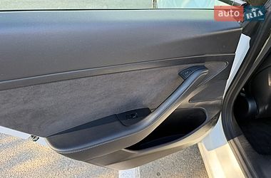 Седан Tesla Model 3 2021 в Києві