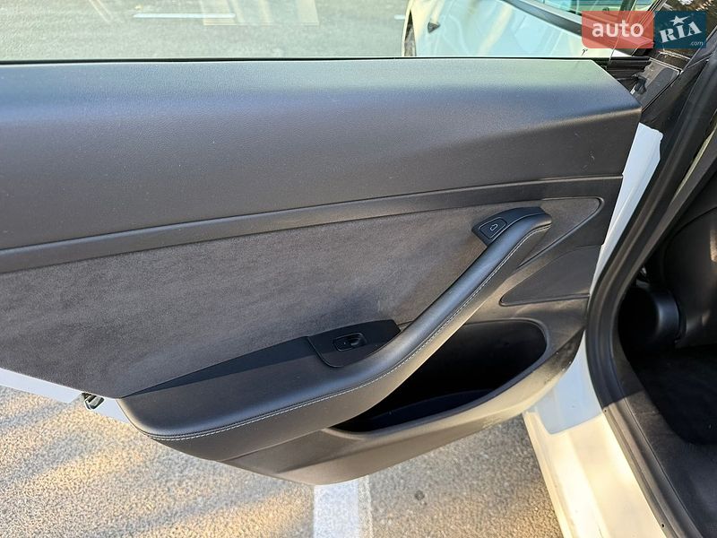Седан Tesla Model 3 2021 в Києві