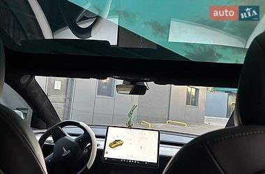 Седан Tesla Model 3 2021 в Дніпрі