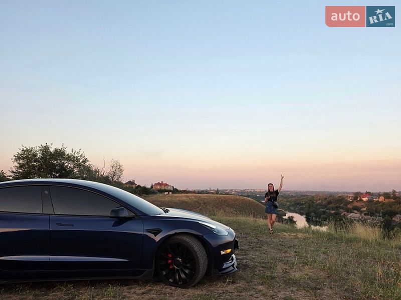 Седан Tesla Model 3 2023 в Кривому Розі