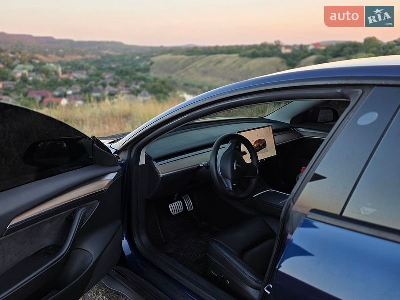 Седан Tesla Model 3 2023 в Кривому Розі
