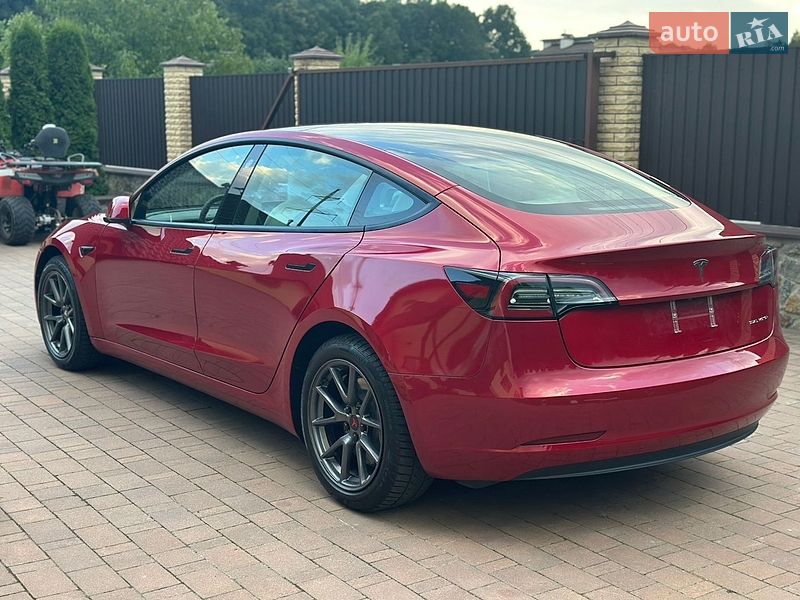 Седан Tesla Model 3 2021 в Виннице