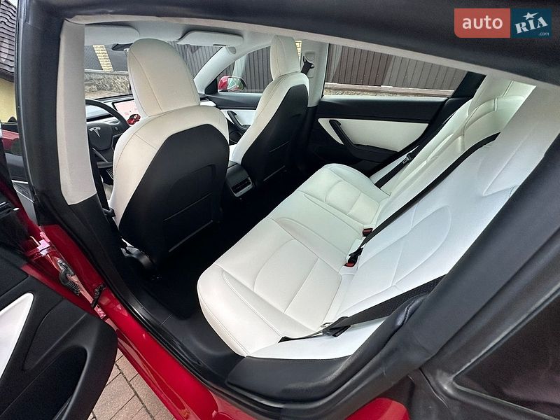 Седан Tesla Model 3 2021 в Вінниці