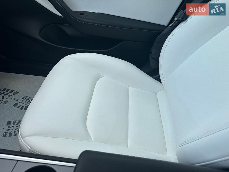 Седан Tesla Model 3 2021 в Виннице