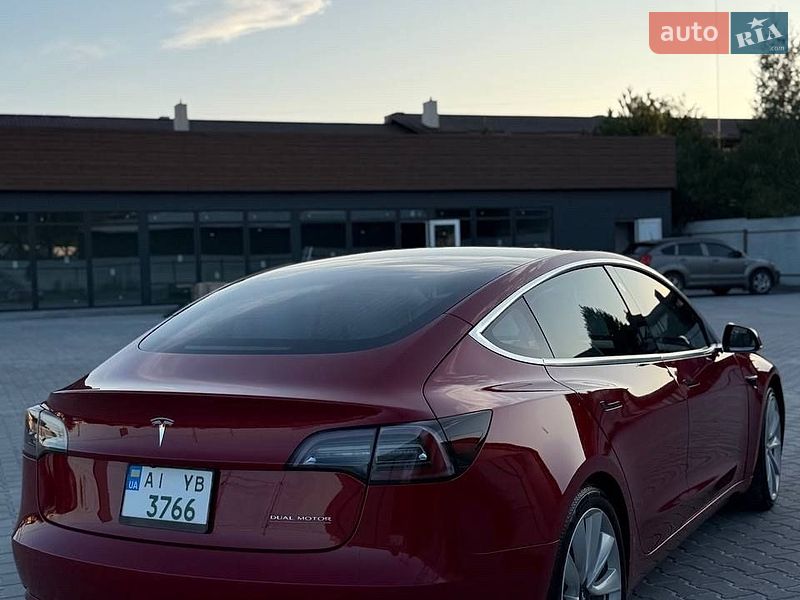 Седан Tesla Model 3 2018 в Вишневом