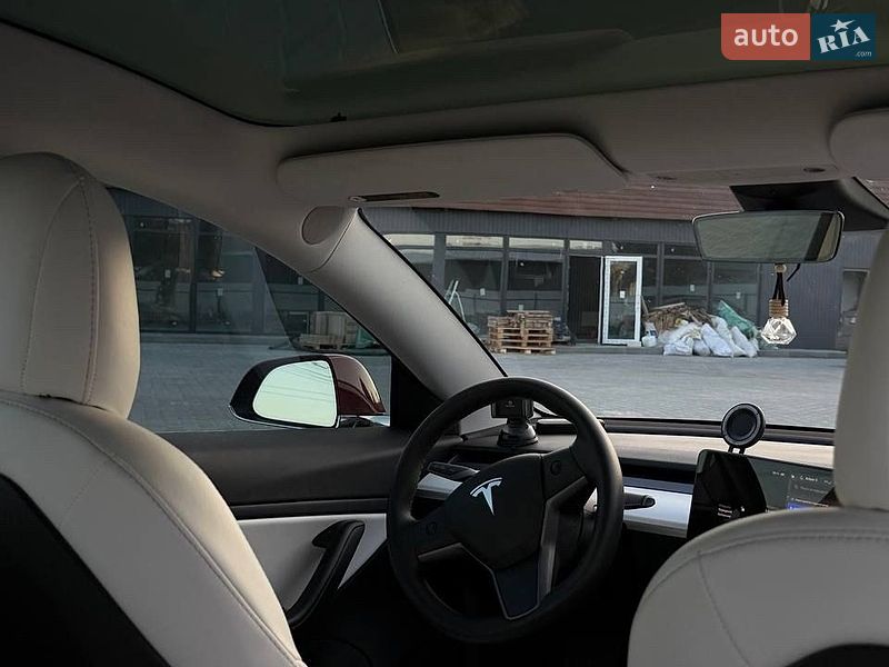 Седан Tesla Model 3 2018 в Вишневом