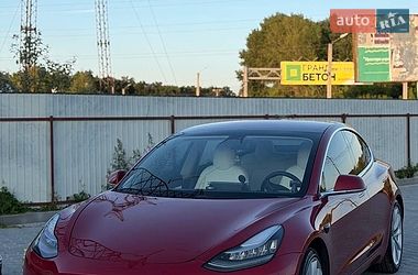 Седан Tesla Model 3 2018 в Вишневом