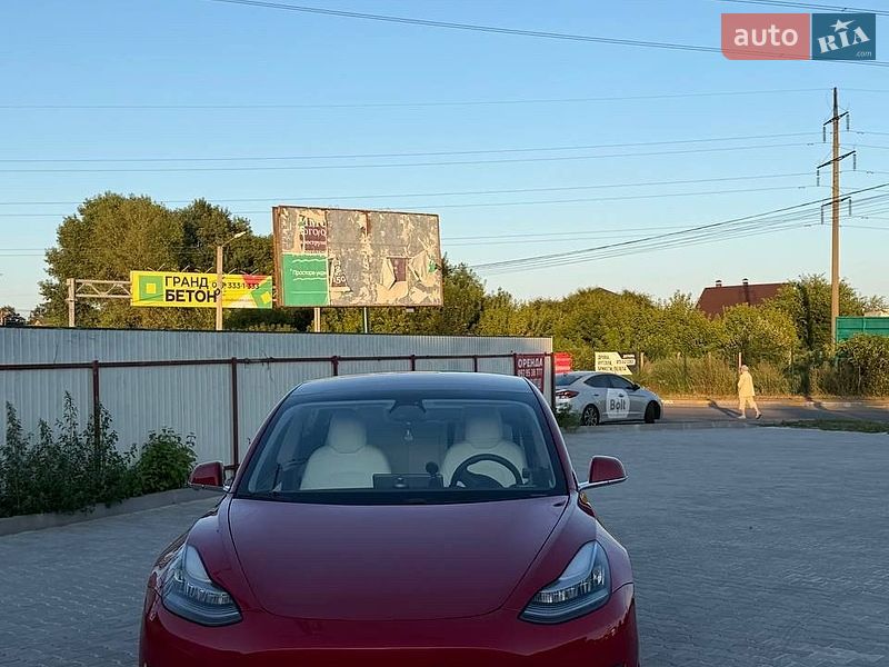 Седан Tesla Model 3 2018 в Вишневом