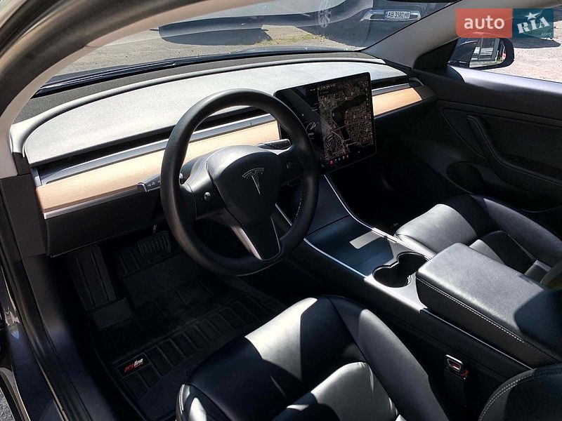 Седан Tesla Model 3 2020 в Виннице