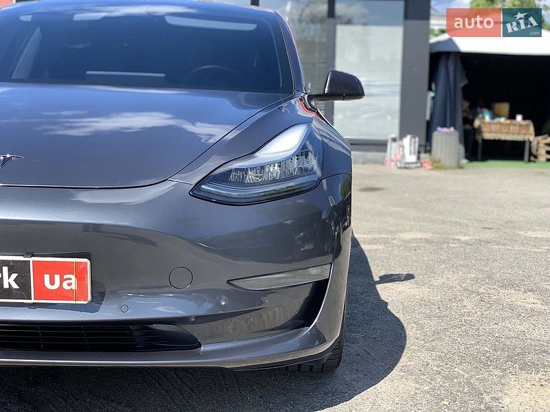 Седан Tesla Model 3 2020 в Виннице