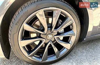 Седан Tesla Model 3 2020 в Виннице