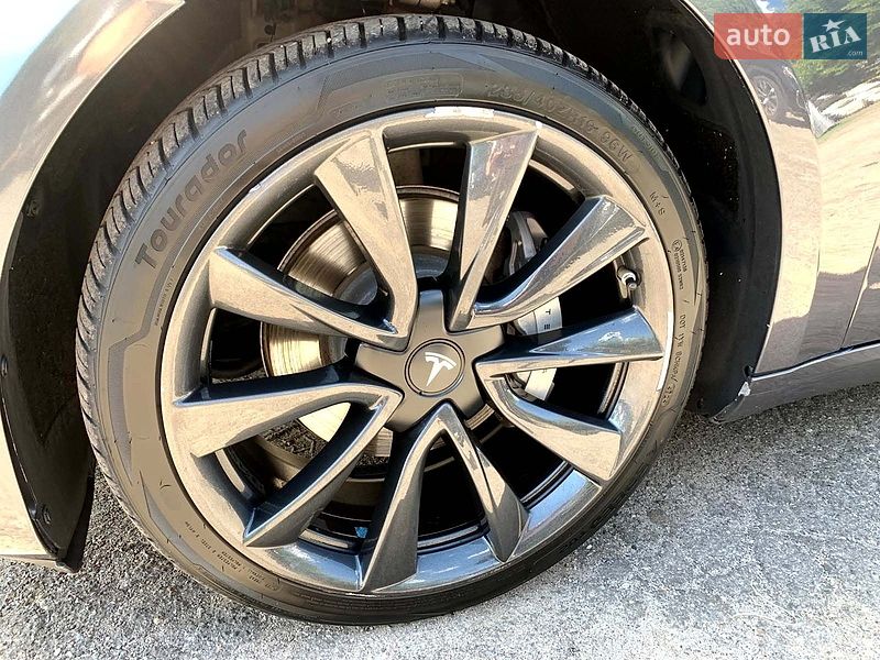 Седан Tesla Model 3 2020 в Виннице