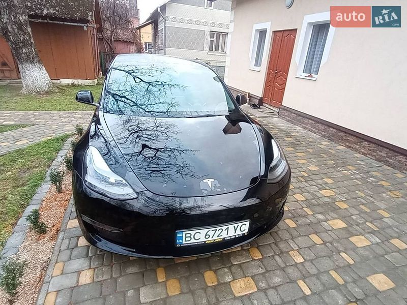 Седан Tesla Model 3 2022 в Дрогобыче