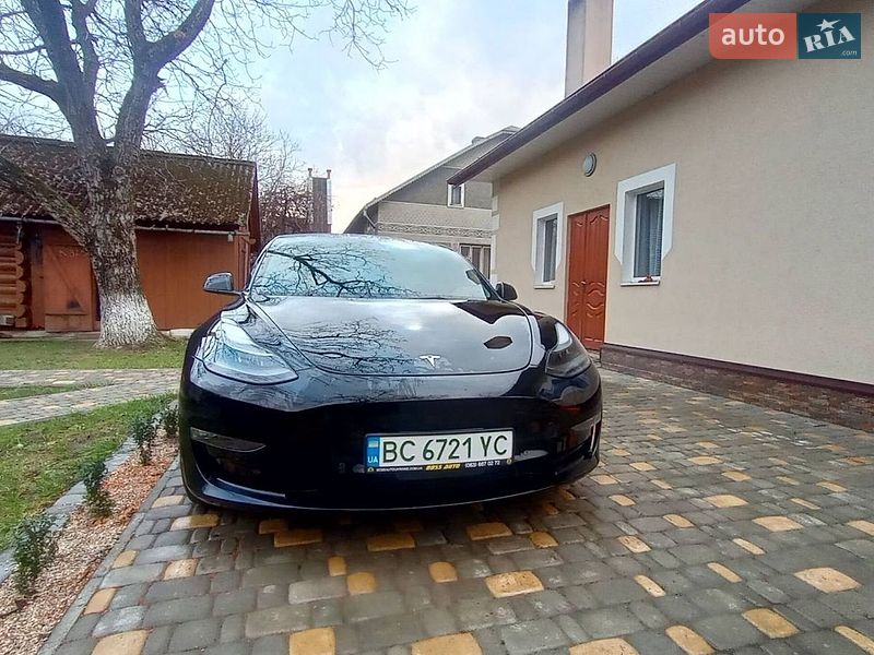 Седан Tesla Model 3 2022 в Дрогобыче