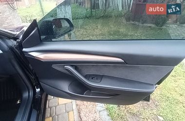 Седан Tesla Model 3 2022 в Дрогобыче