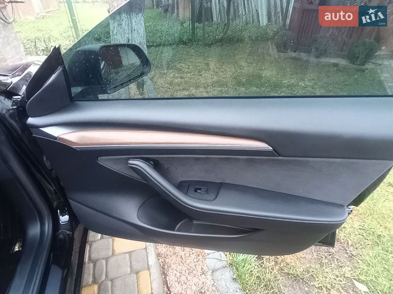 Седан Tesla Model 3 2022 в Дрогобыче