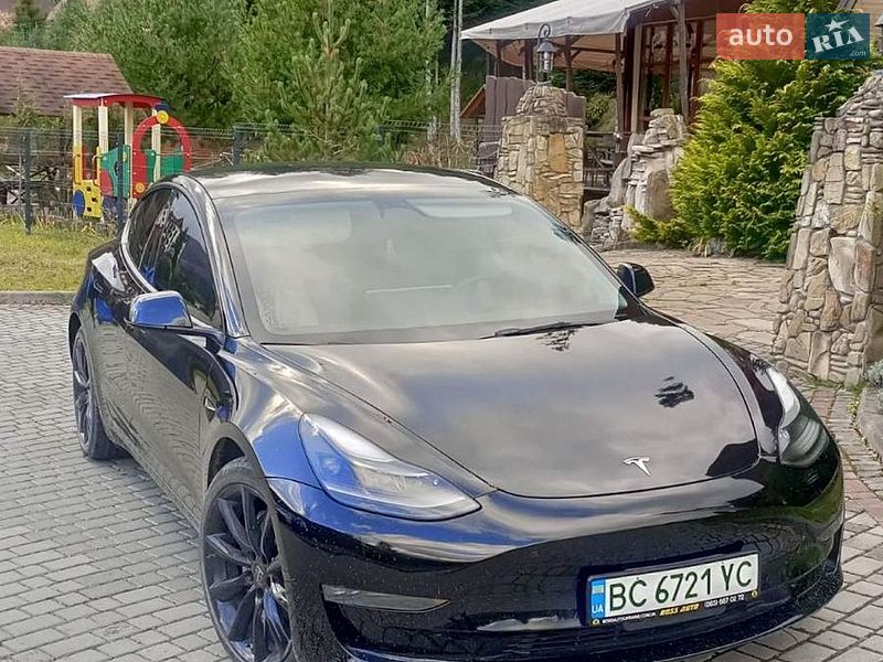 Tesla Model 3 2022