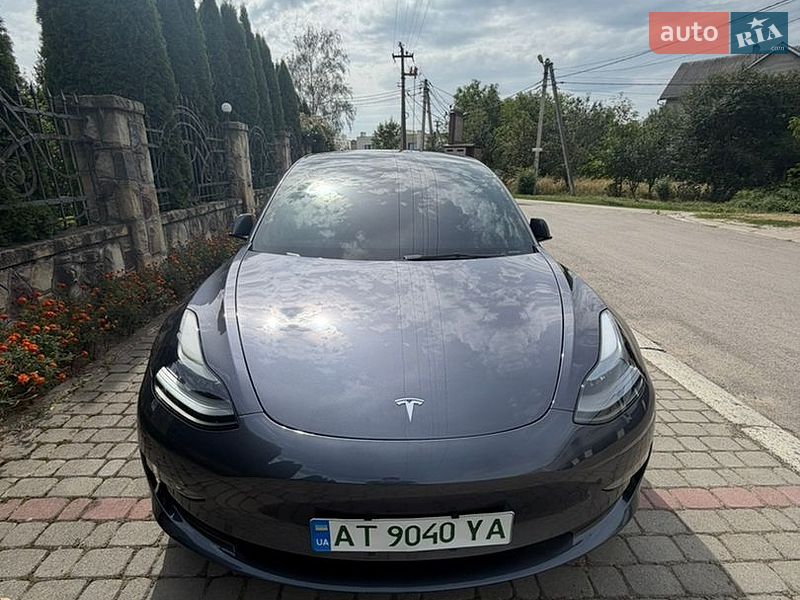 Седан Tesla Model 3 2023 в Ивано-Франковске