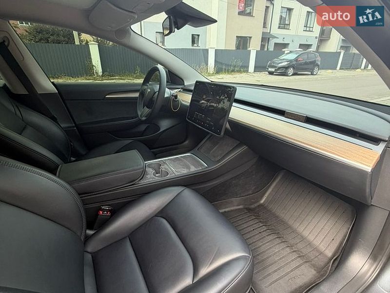 Седан Tesla Model 3 2023 в Ивано-Франковске