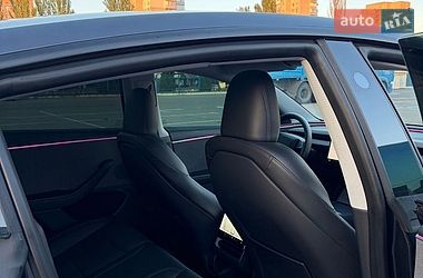 Седан Tesla Model 3 2024 в Черкасах