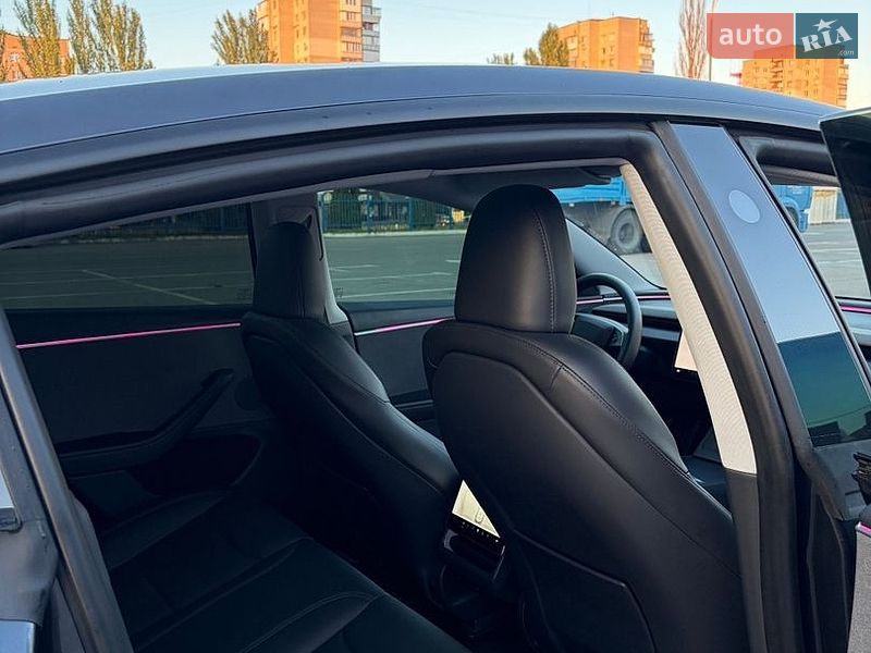 Седан Tesla Model 3 2024 в Черкасах