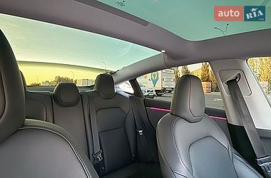 Седан Tesla Model 3 2024 в Черкасах