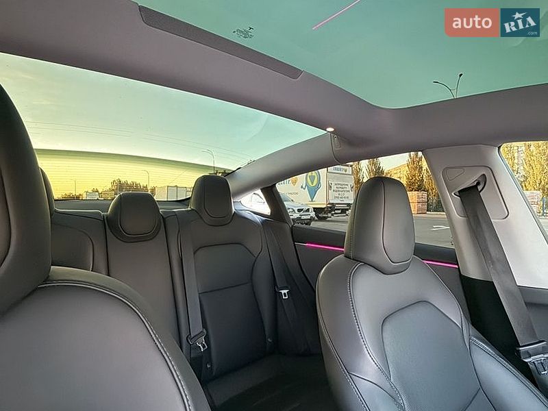 Седан Tesla Model 3 2024 в Черкасах