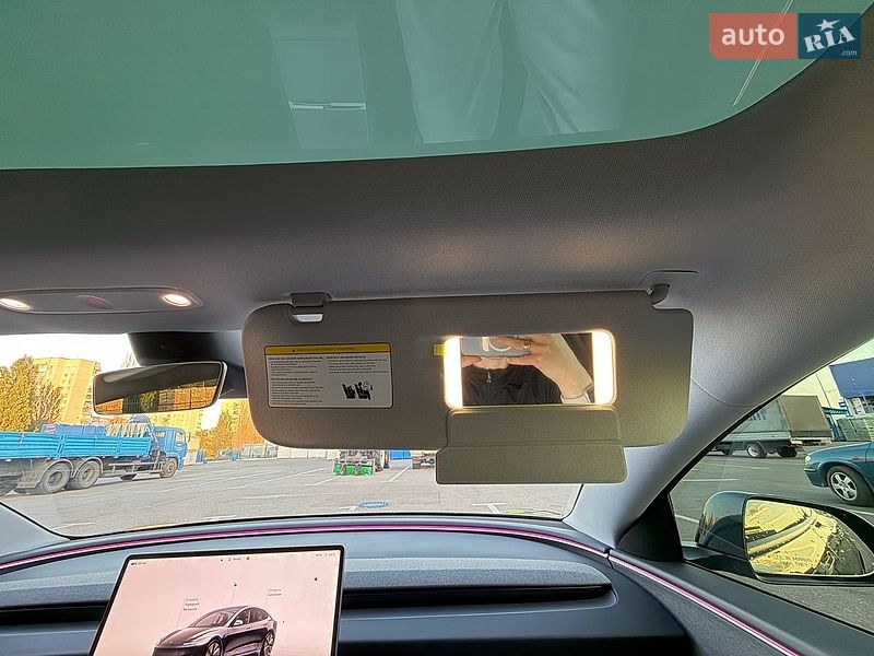 Седан Tesla Model 3 2024 в Черкасах