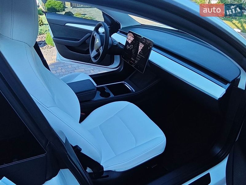 Седан Tesla Model 3 2022 в Верхнеднепровске