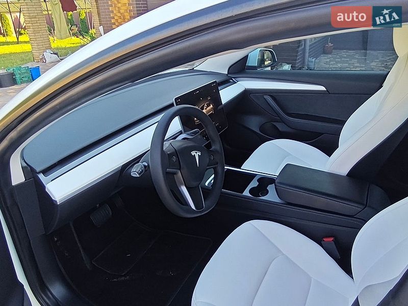 Седан Tesla Model 3 2022 в Верхнеднепровске