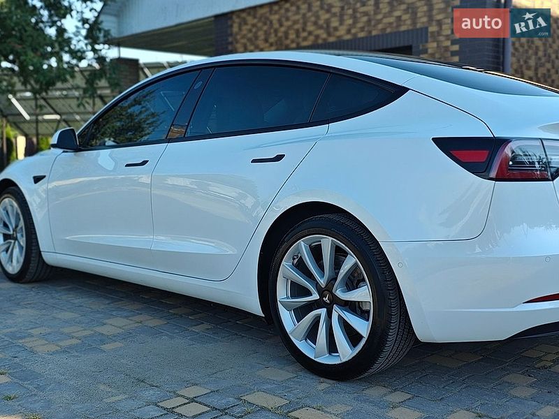 Седан Tesla Model 3 2022 в Верхнеднепровске