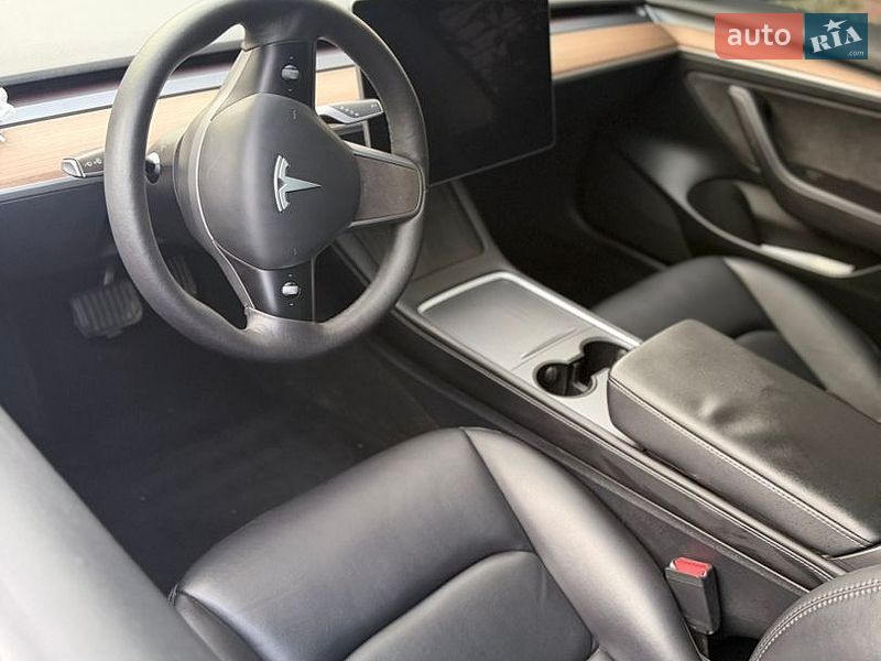 Седан Tesla Model 3 2023 в Хмельницком