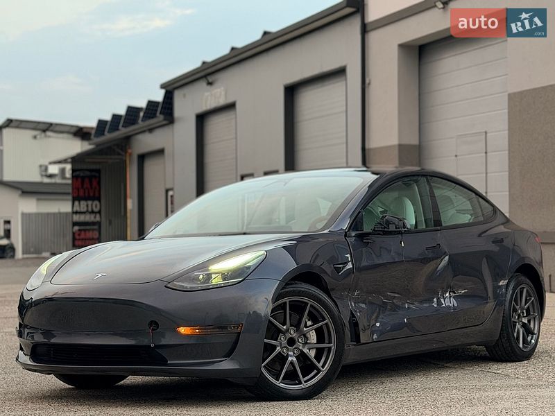 Седан Tesla Model 3 2024 в Дрогобыче