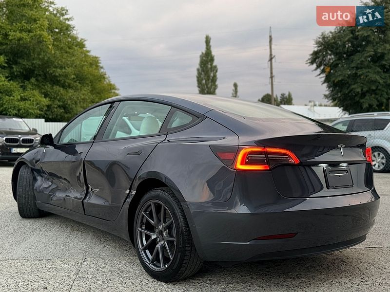 Седан Tesla Model 3 2023 в Дрогобыче