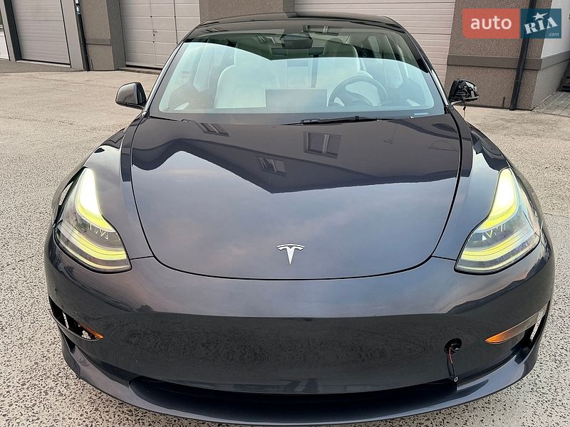 Седан Tesla Model 3 2024 в Дрогобыче