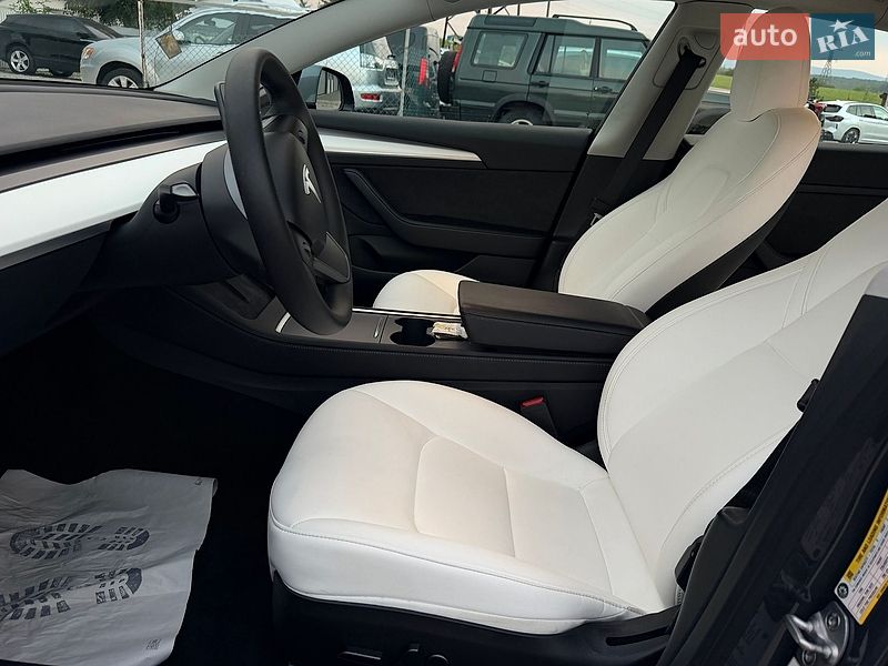 Седан Tesla Model 3 2024 в Дрогобыче