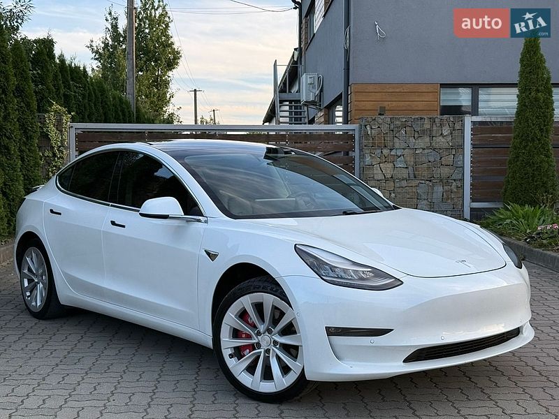 Седан Tesla Model 3 2020 в Стрые
