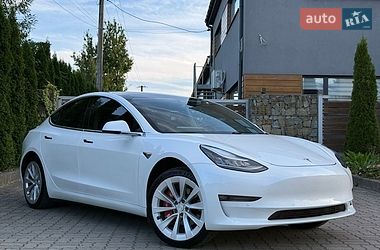 Седан Tesla Model 3 2020 в Стрые
