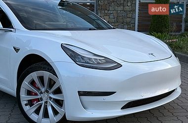 Седан Tesla Model 3 2020 в Стрые