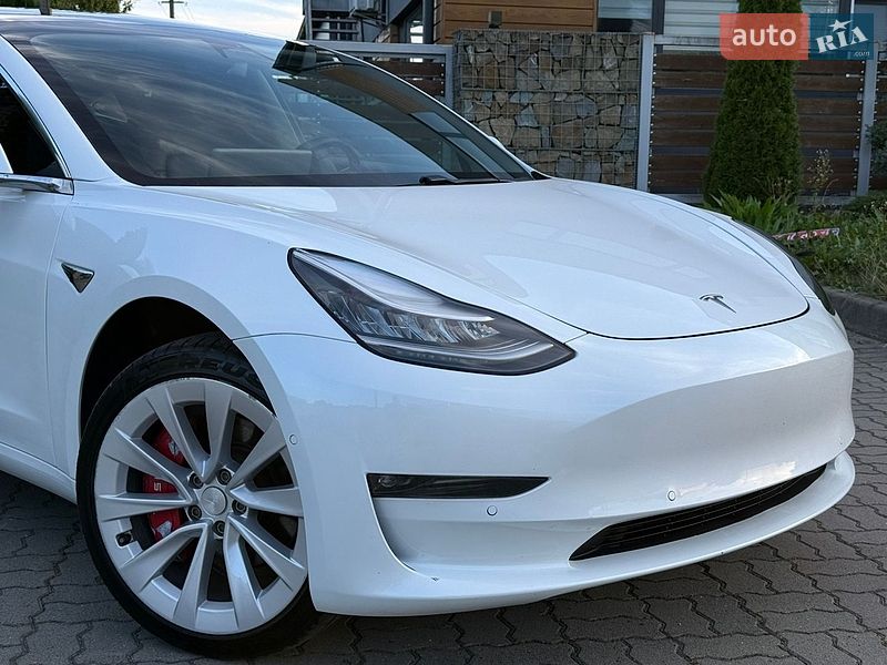 Седан Tesla Model 3 2020 в Стрые