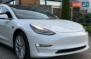 Седан Tesla Model 3 2020 в Стрые