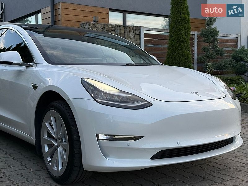 Седан Tesla Model 3 2020 в Стрые