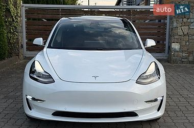 Седан Tesla Model 3 2020 в Стрые