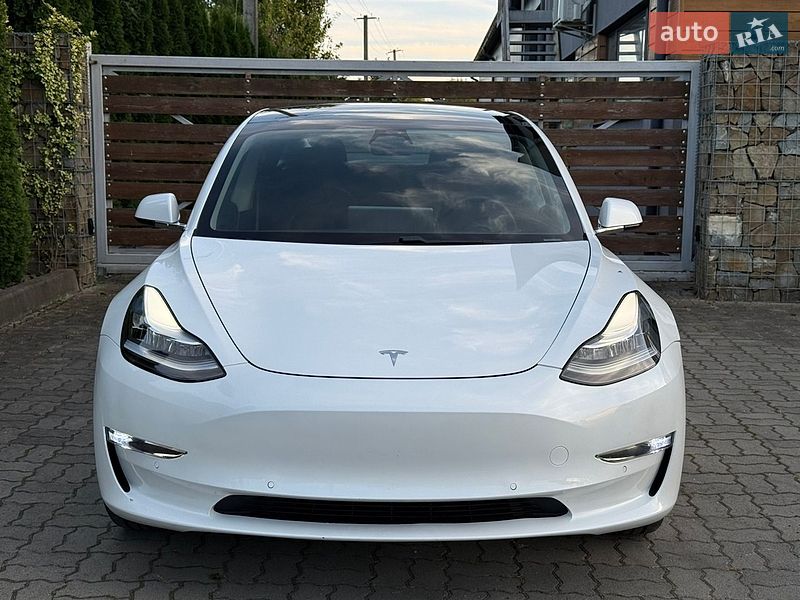 Седан Tesla Model 3 2020 в Стрые