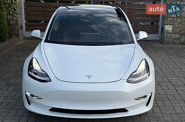 Седан Tesla Model 3 2020 в Стрые
