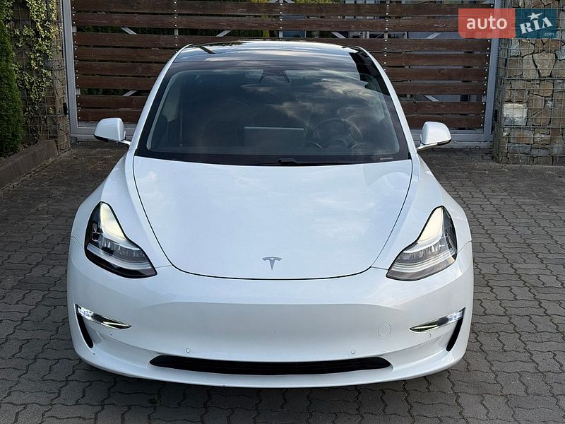 Седан Tesla Model 3 2020 в Стрые