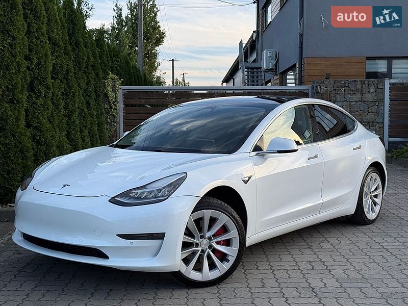 Седан Tesla Model 3 2020 в Стрые