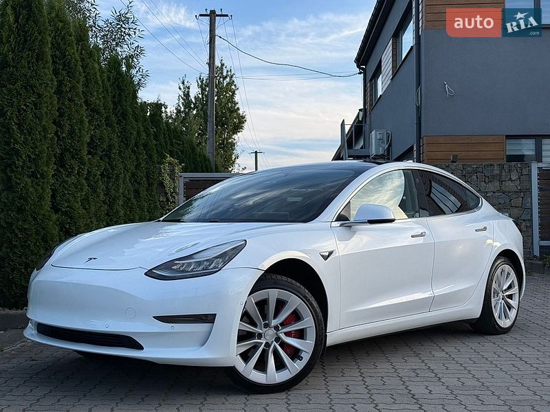 Седан Tesla Model 3 2020 в Стрые