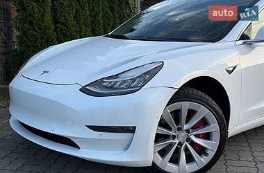 Седан Tesla Model 3 2020 в Стрые